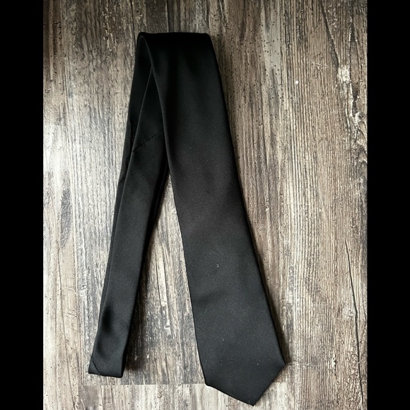 Black necktie - Picture 1 of 3